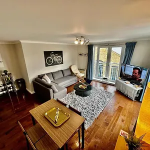 O2 Arena Luxury Flat Sleeps 6 With Parking London