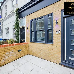 2 Bedroom By Av Short Lets Southwark London
