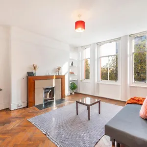 Urban Oasis - One Bedroom London